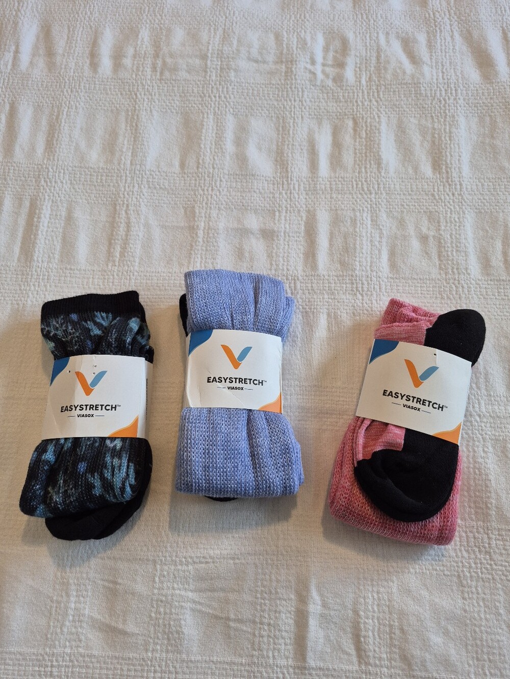 Viasox 3 pairs M/L women 10-13, men's 9-12 red, blue & jellyfish easystretch NWT